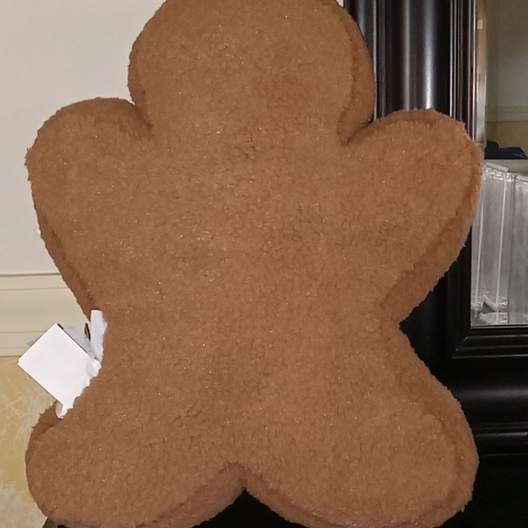 CUPCAKES & CASHMERE GINGERBREAD SHAPED PILLOW NEW - Picture 6 of 6